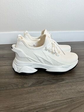 NWT White Slip On Women’s Sneakers | Size 36